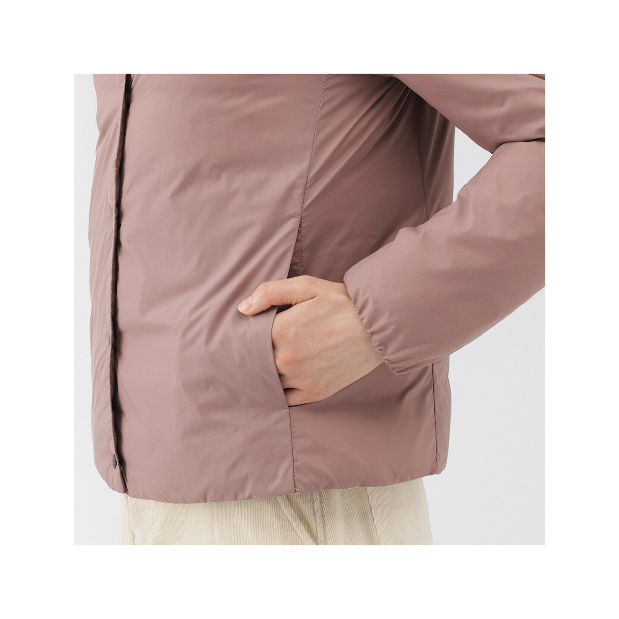 Lekka kurtka puchowa bez kołnierza czarna