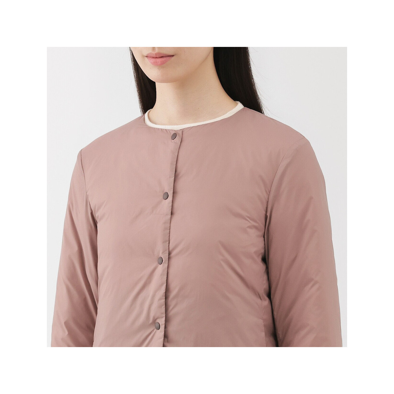 Lekka kurtka puchowa bez kołnierza beżowa