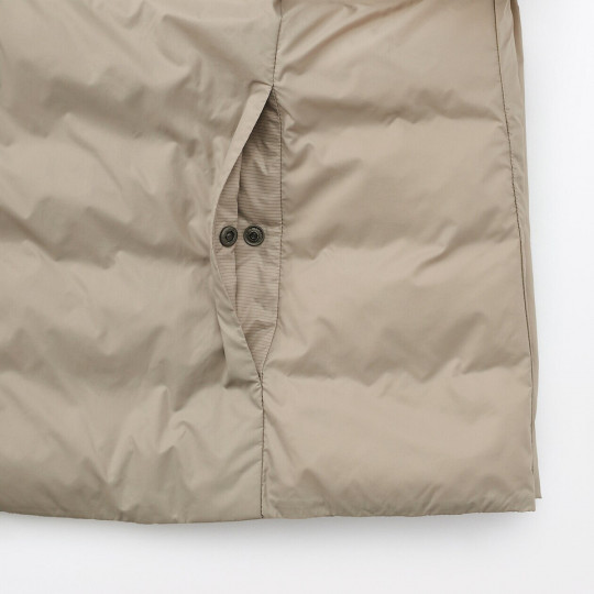 Lekka kurtka puchowa bez kołnierza beżowa