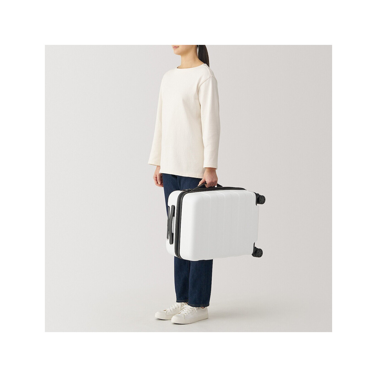 Walizka twarda z poliwęglanu 36l biała