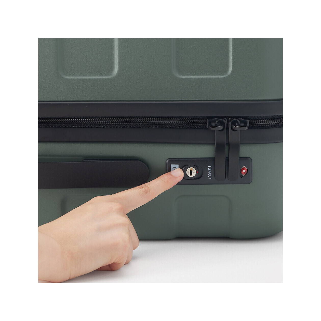 Walizka twarda z poliwęglanu 36l khaki