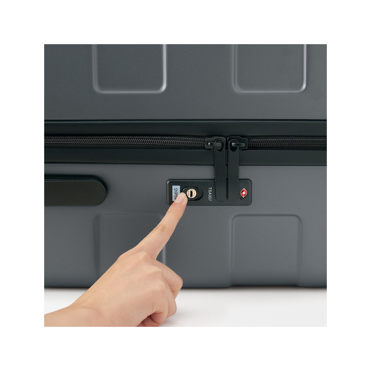 Walizka twarda z poliwęglanu 105l szara