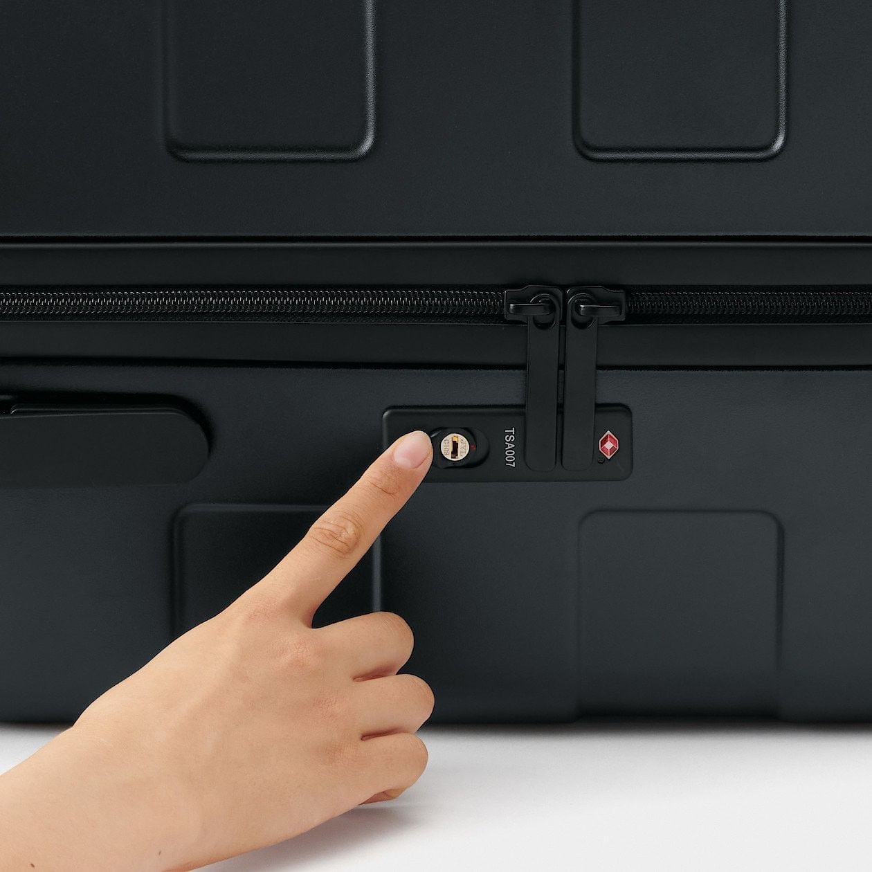 Walizka twarda z poliwęglanu 105l czarna