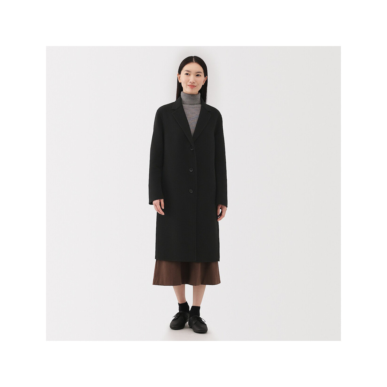 Płaszcz z wełną merino czarny