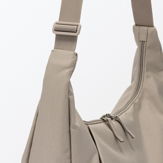 Torba listonoszka miękka wodoodporna beżowa