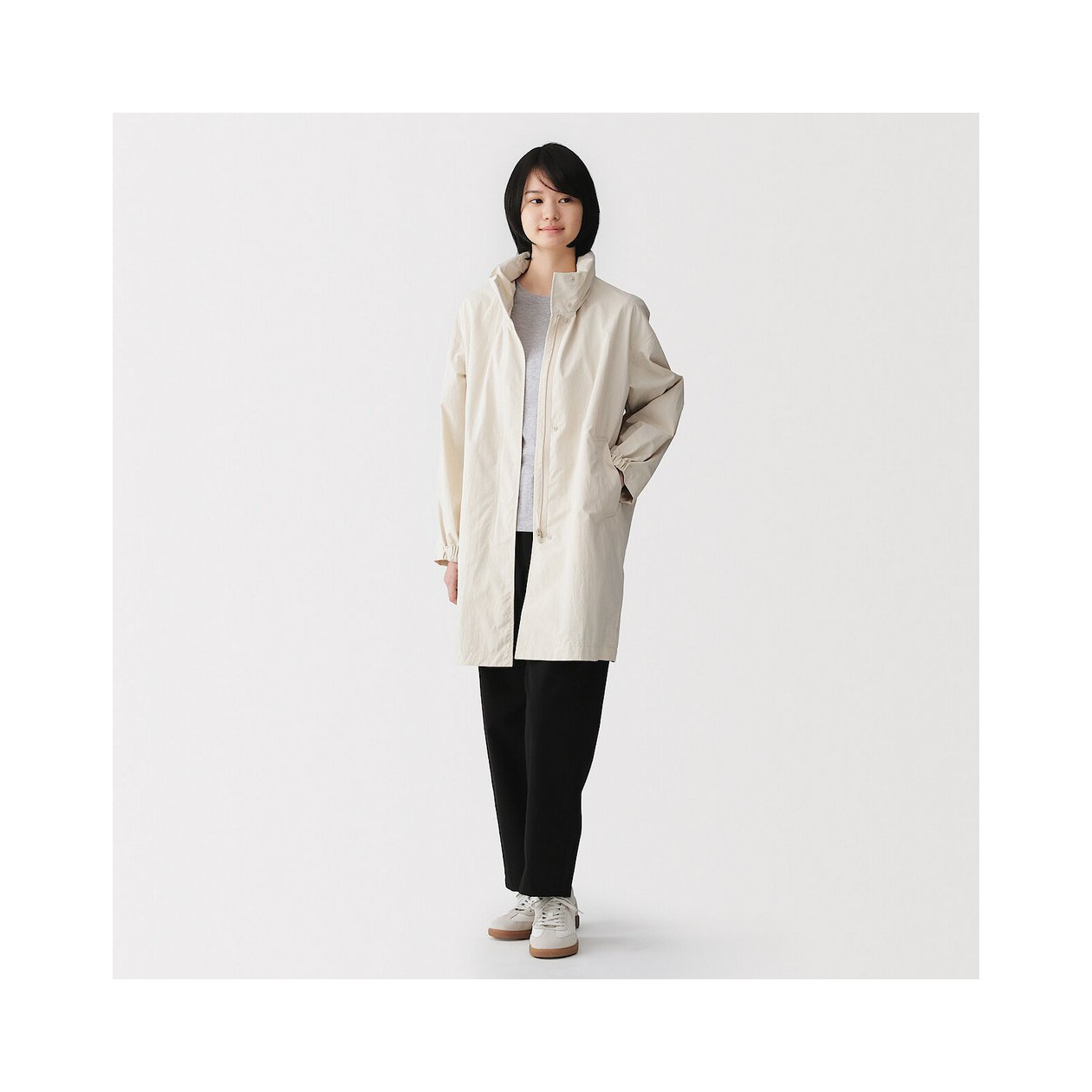 Płaszcz wodoodporny kremowy