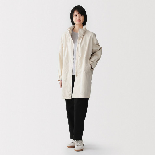 Płaszcz wodoodporny kremowy