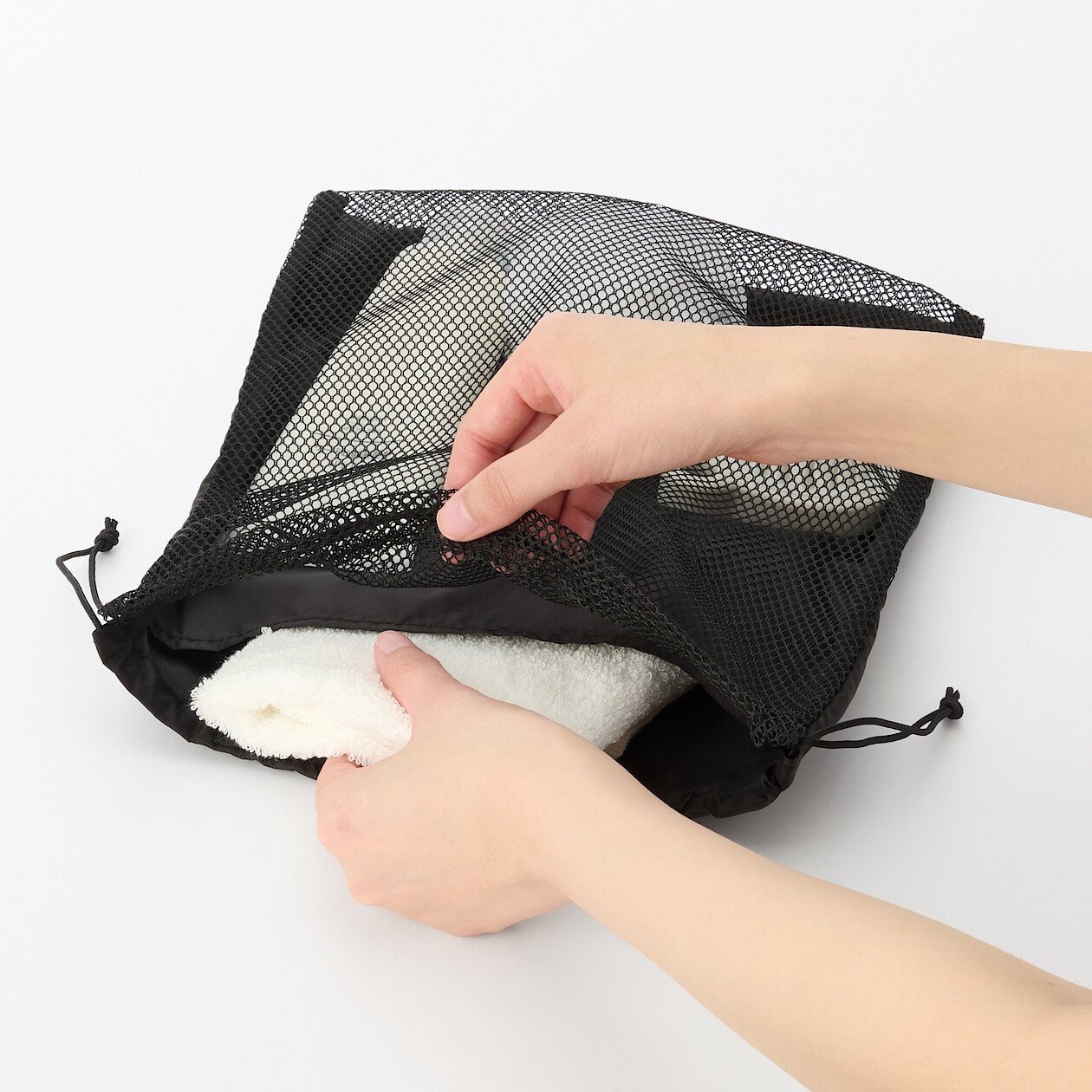 Worek ściągany z siatki czarny M