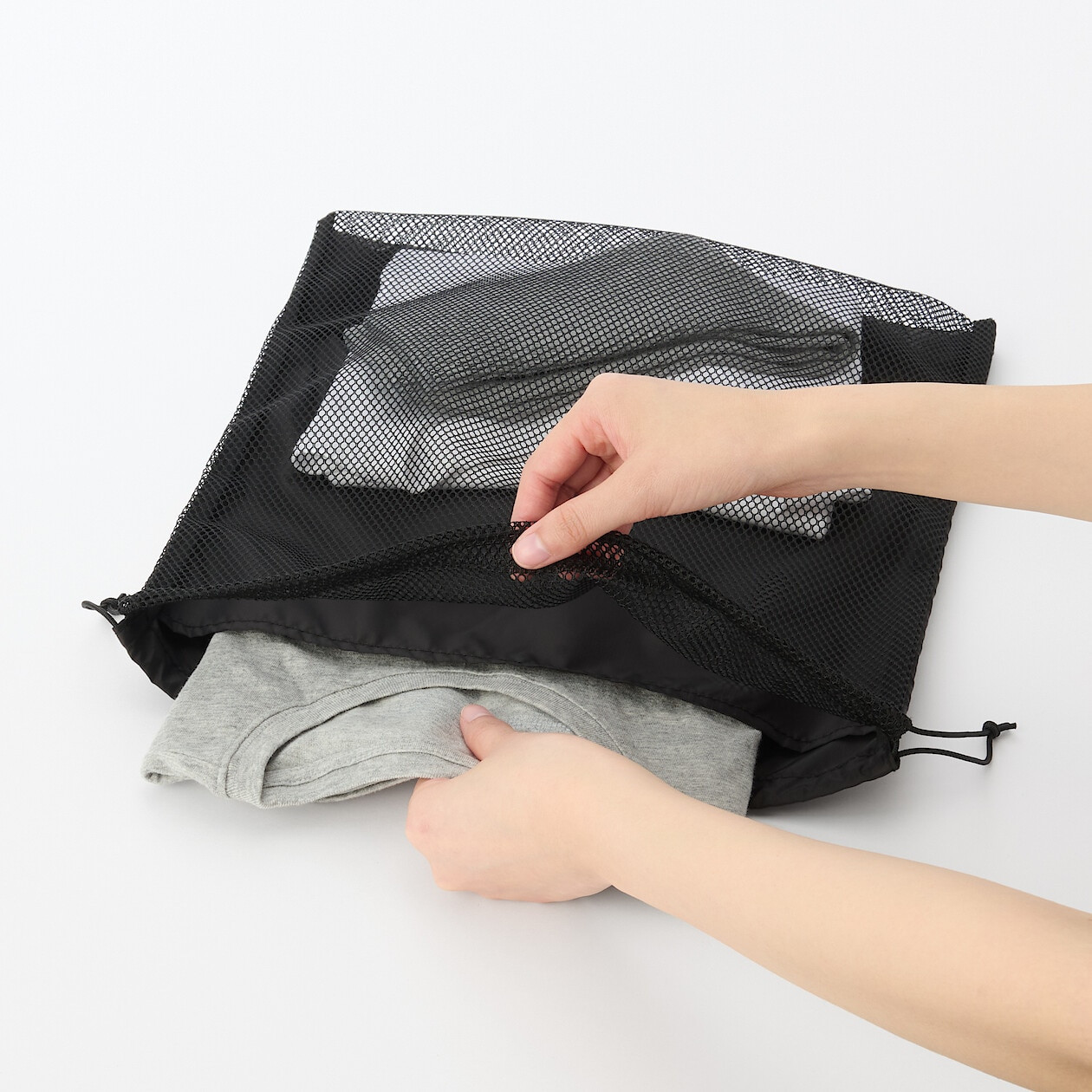 Worek ściągany z siatki czarny L