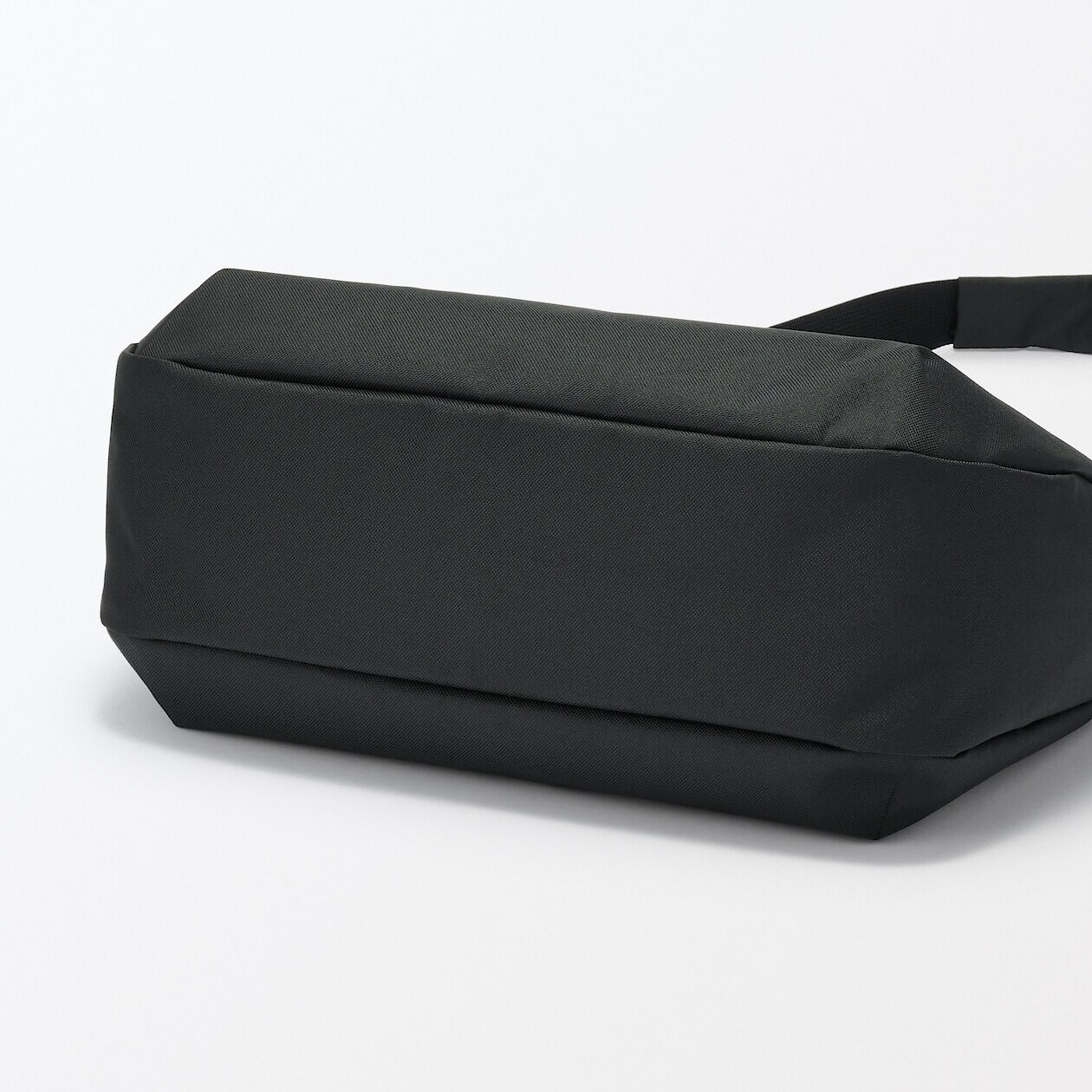 Torba listonoszka wodoodporna miękka czarna