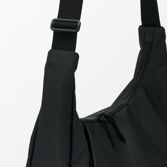 Torba listonoszka wodoodporna miękka czarna