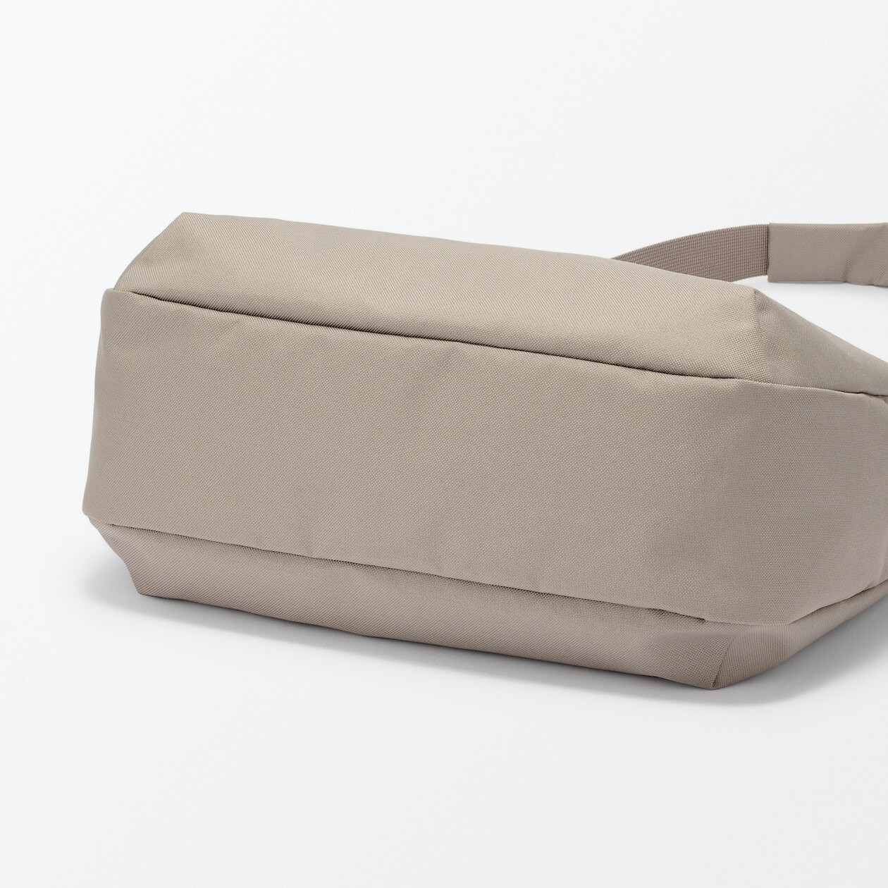 Torba listonoszka wodoodporna miękka beżowa