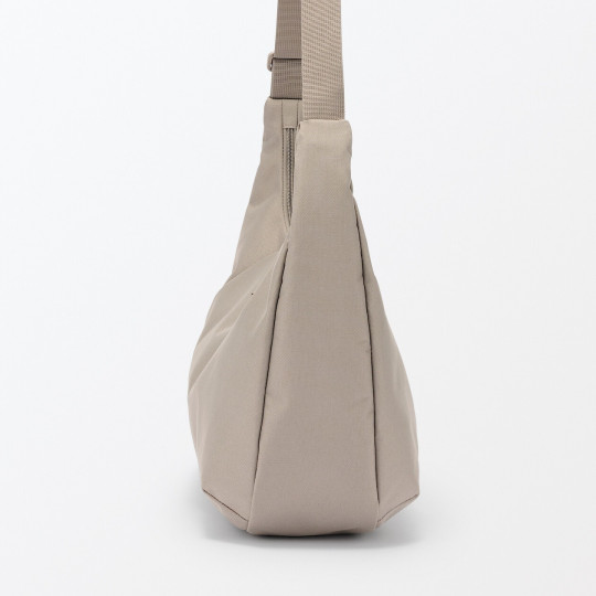 Torba listonoszka wodoodporna miękka beżowa