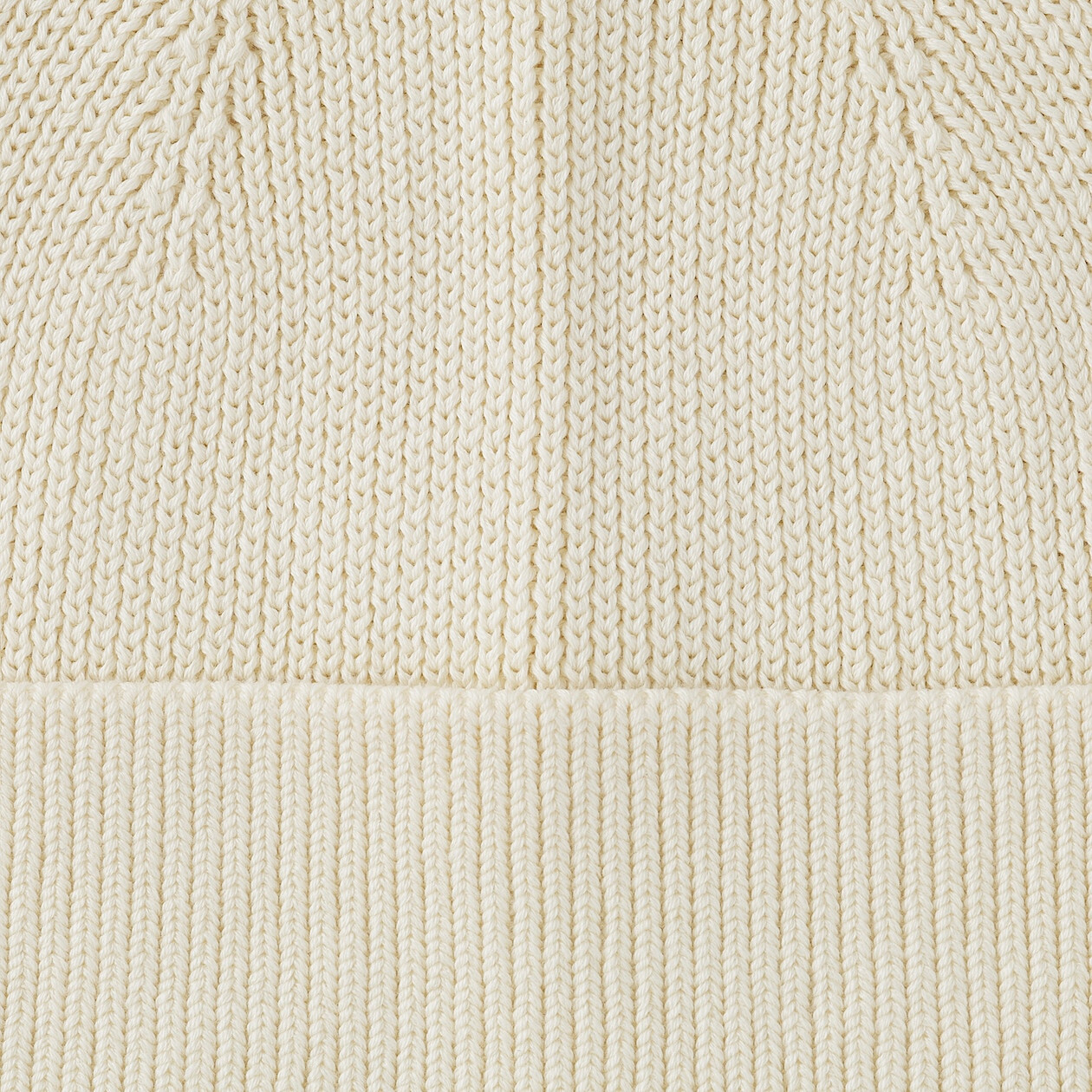 Czapka z jedwabiem kremowa