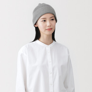 Czapka z jedwabiem szara