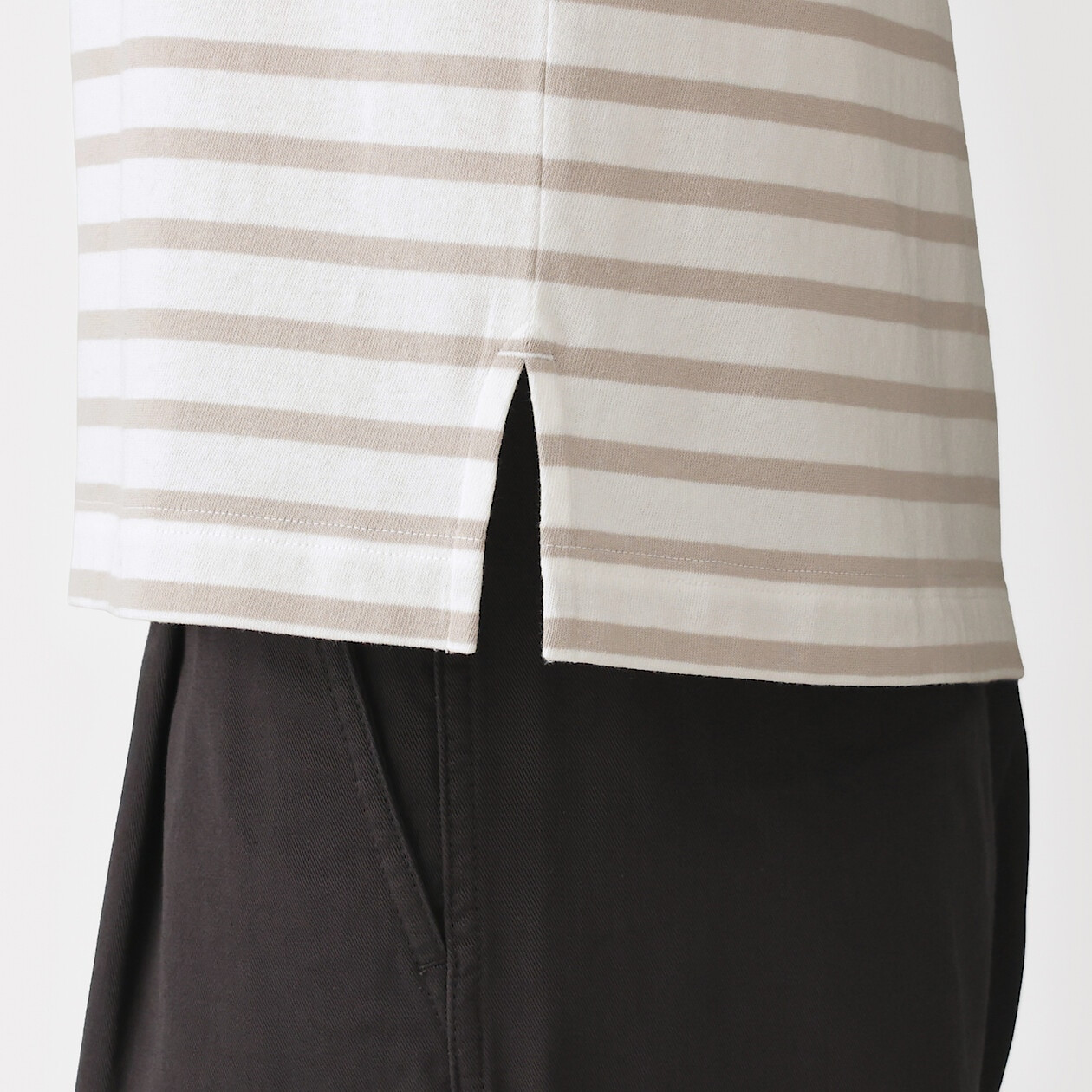 Bluzka z dekoltem w łódkę i krótkim rękawem w jasnoszare paski