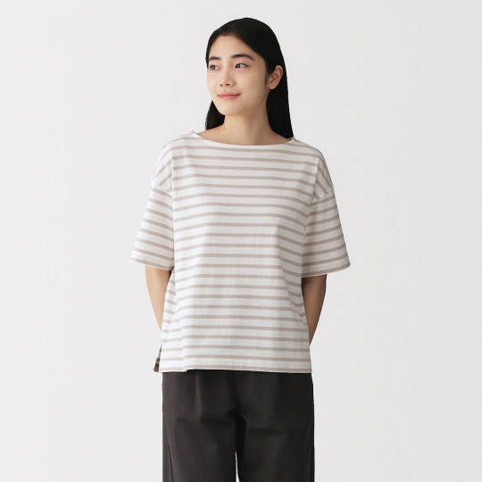 Bluzka z dekoltem w łódkę i krótkim rękawem w jasnoszare...