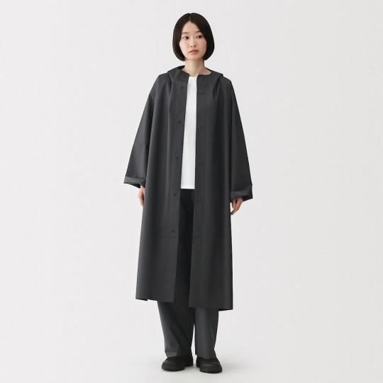 Płaszcz przeciwdeszczowy docinany czarny