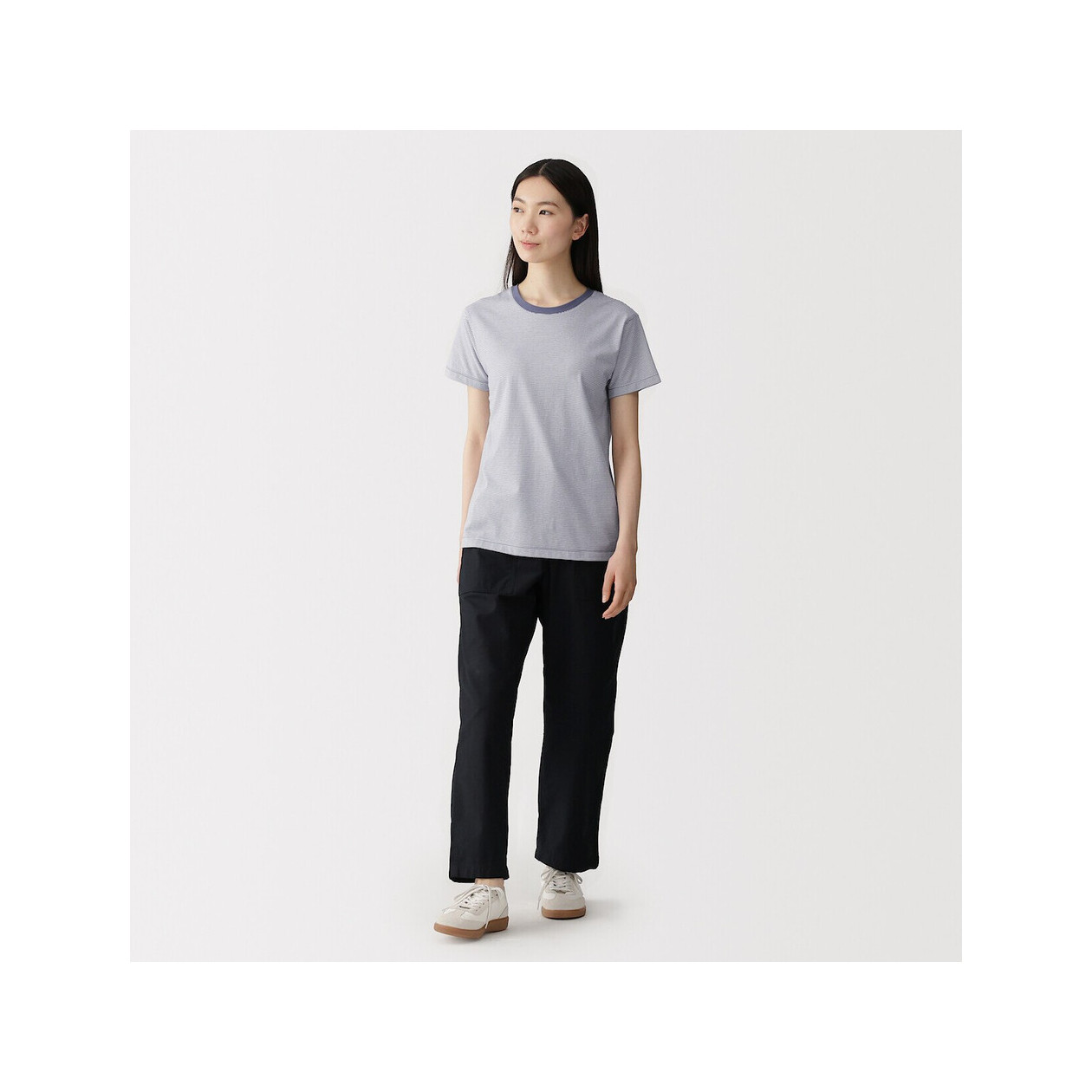 T-shirt w drobne biało niebieskie paski