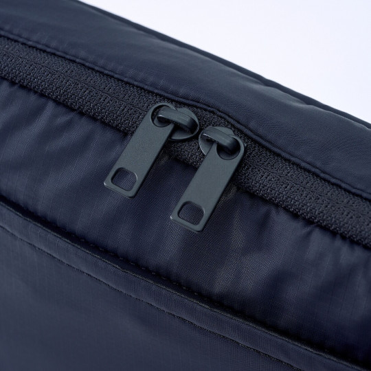 Kosmetyczka z materiału spadochronowego 25x13 cm