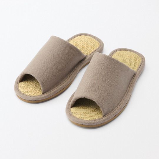 Kapcie igusa z odkrytymi palcami brązowe