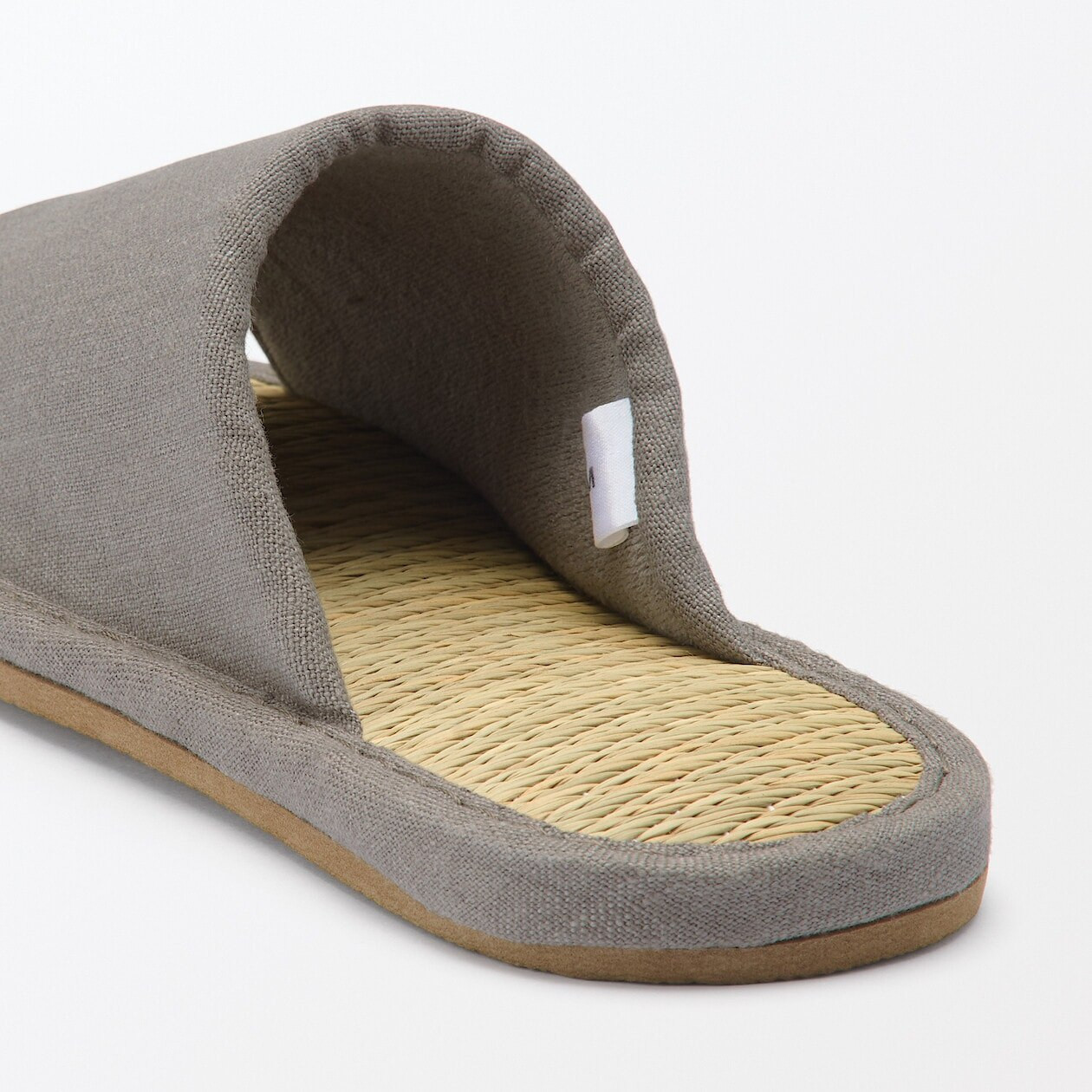 Kapcie igusa z odkrytymi palcami brązowe