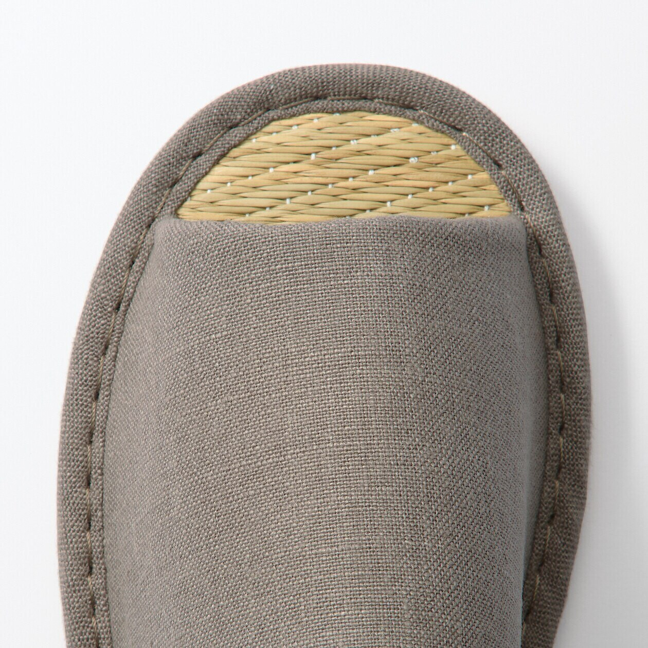 Kapcie igusa z odkrytymi palcami brązowe