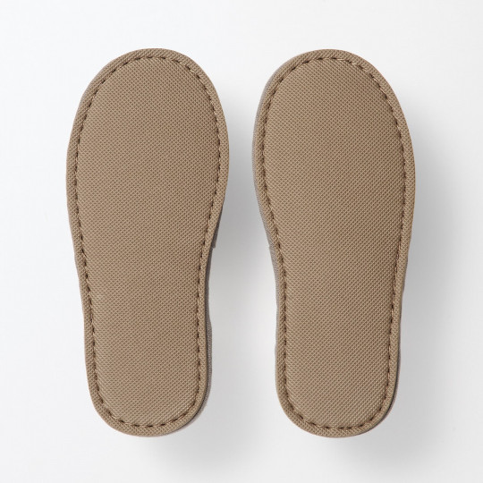 Kapcie igusa z odkrytymi palcami brązowe